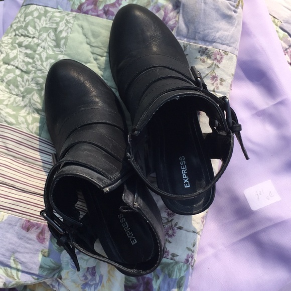 Express Booties! 🎀 - Picture 2 of 4